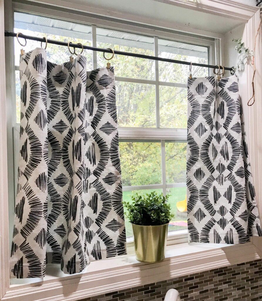 Cafe-Style Bathroom Curtains
