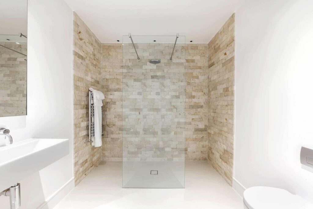 Doorless Shower with Walls